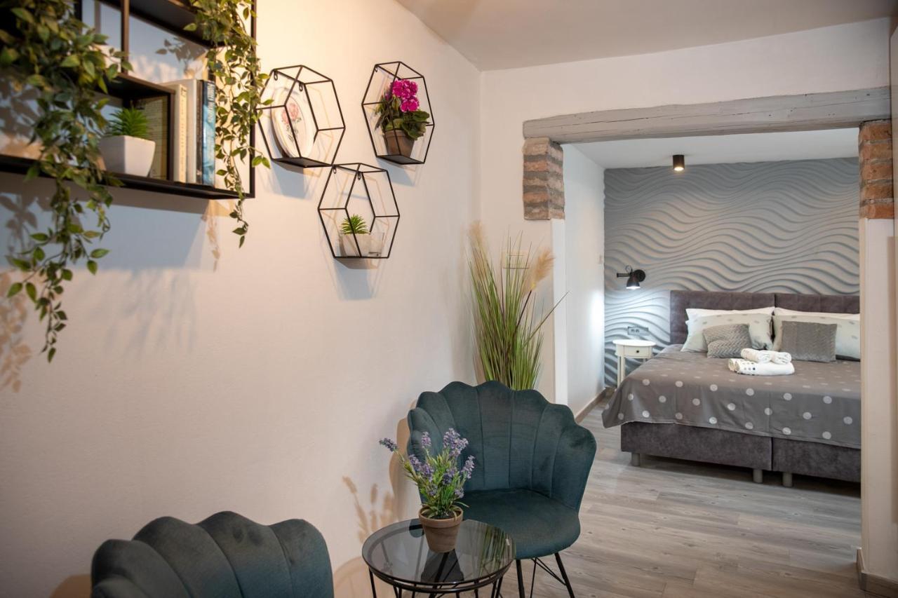 Old Rubinum Apartment *